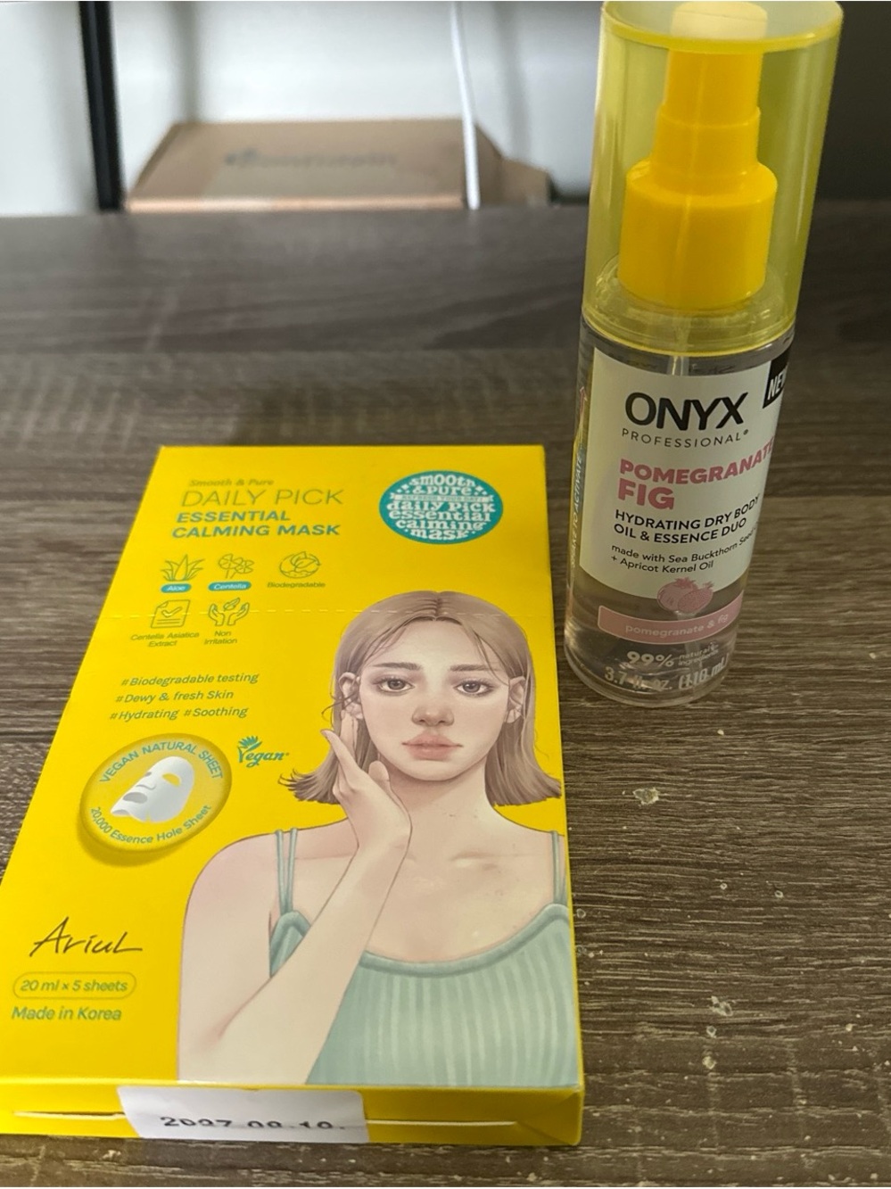 Onyx Pomegranate Fig Hydrating Duo in Bright Yellow